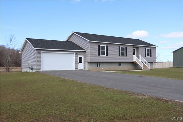 Attached, Exterior, Facade, Raised Ranch
