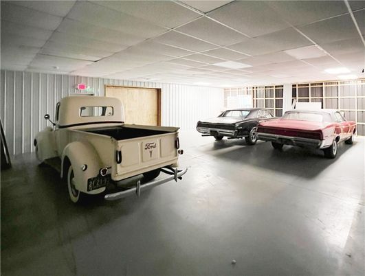 Garage, Interior