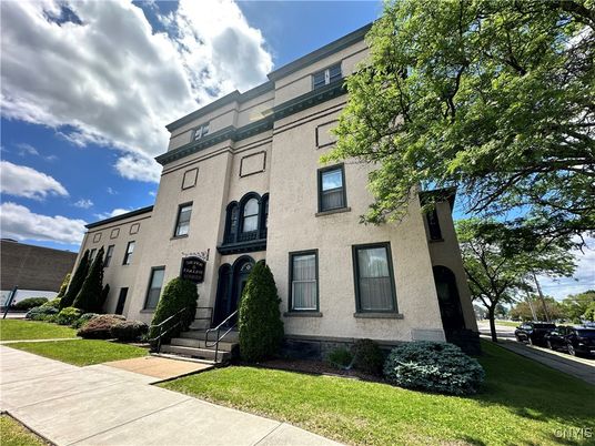 Exterior, Facade, Brownstone