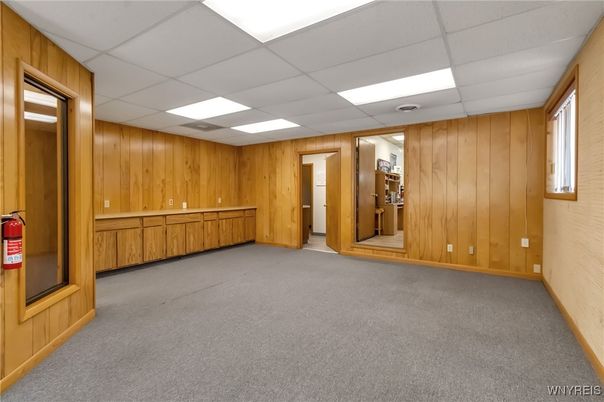 Empty room, Interior, Recessed Lighting, Wooden Walls