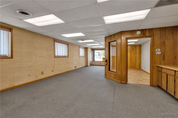 Empty room, Interior, Recessed Lighting, Wooden Walls