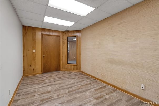 Empty room, Interior, Recessed Lighting, Wood Texture Flooring, Wooden Walls