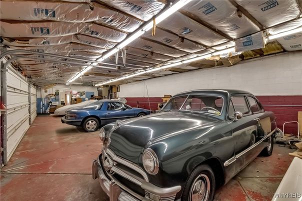 Garage, Interior
