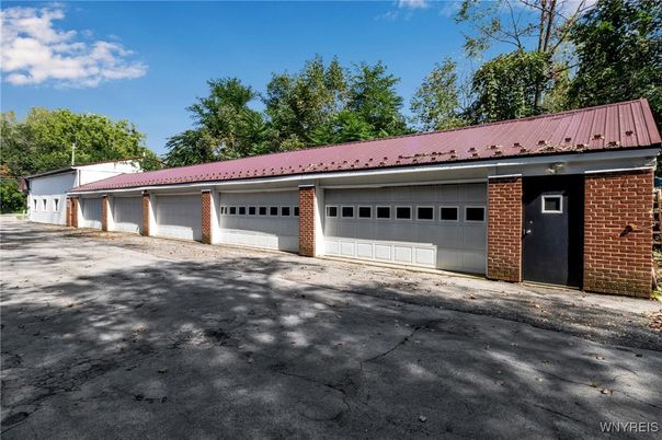 Detached Garage, Exterior