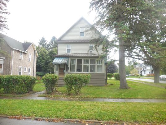 Exterior, Facade, Queen Anne Victorian