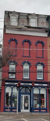 Exterior, Facade, Rowhouse