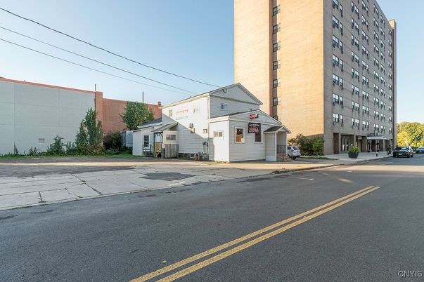 Exterior, Facade, Highrise