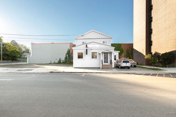 Exterior, Facade, None