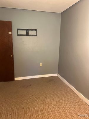 Empty room, Interior