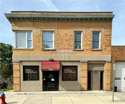 Exterior, Facade, Brick Facade, Georgian