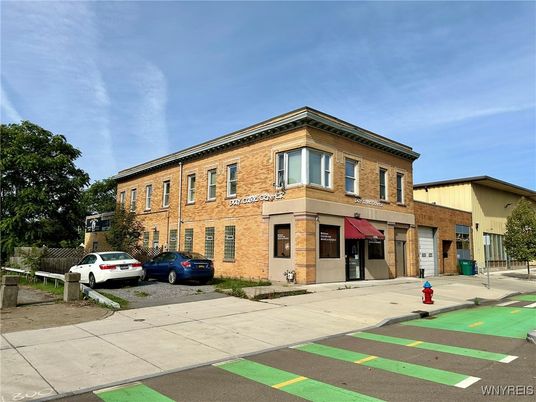 Exterior, Facade, Brick Facade, Rowhouse