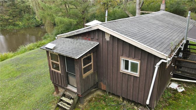 Exterior, Drone
