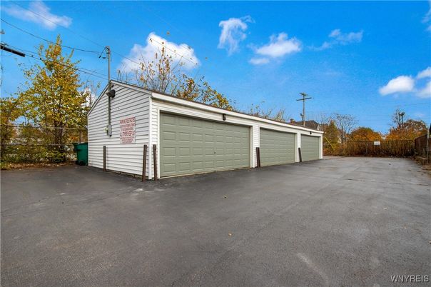 Detached Garage, Exterior
