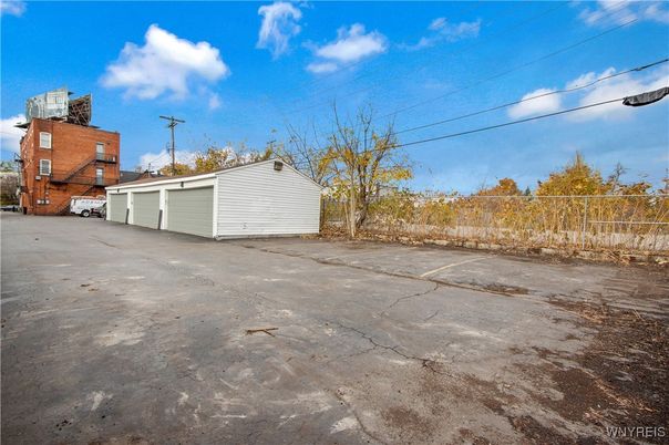 Detached Garage, Exterior