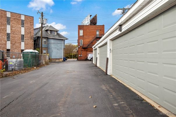 Detached Garage, Exterior