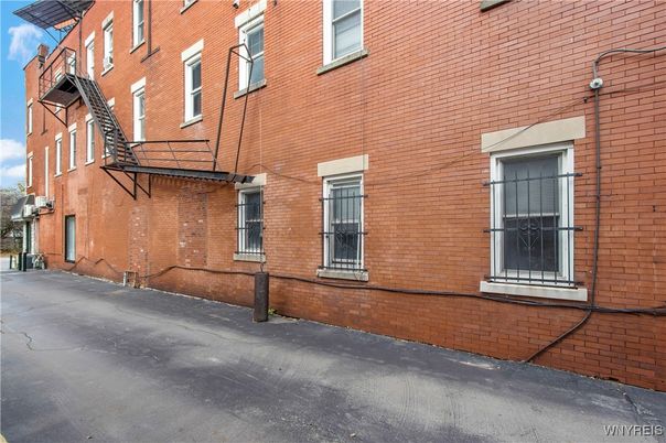 Exterior, Facade, Brick Facade, Rowhouse