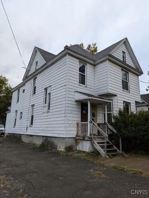 Exterior, Facade, Queen Anne Victorian
