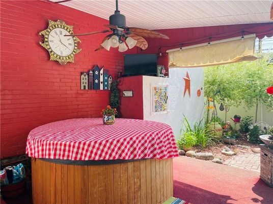 Exterior, Hot Tub