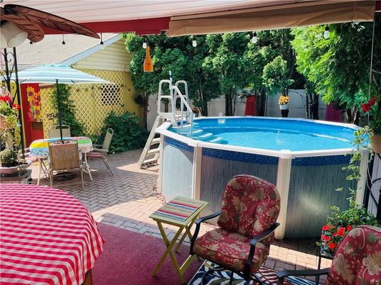 Exterior, Pool