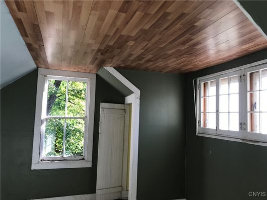 Empty room, Interior, Wooden Ceilings
