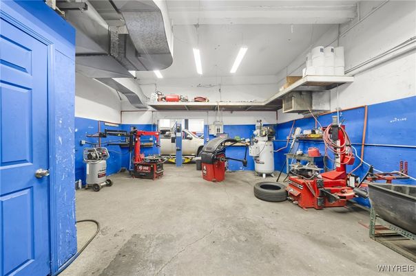 Garage, Interior