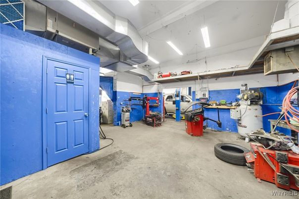 Garage, Interior