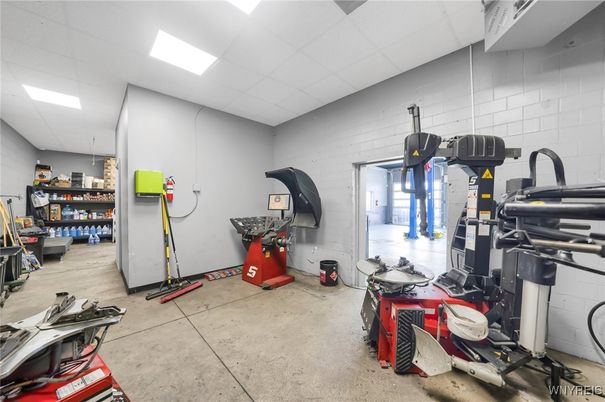 Fitness Equipment, Interior, Recessed Lighting