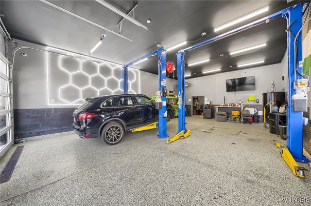 Garage, Interior