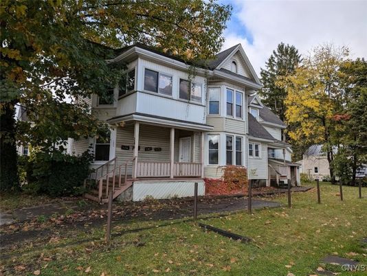 Backyard, Exterior, Facade, Queen Anne Victorian