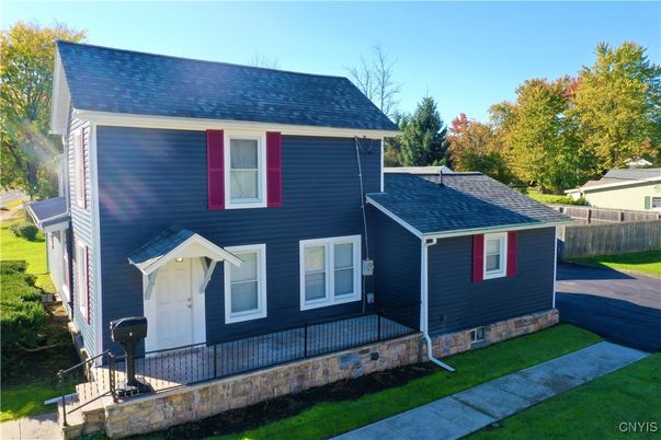 Exterior, Facade, Cape Cod