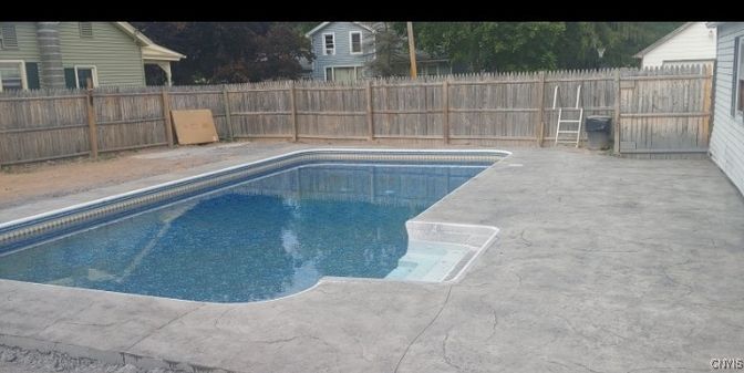 Exterior, Pool
