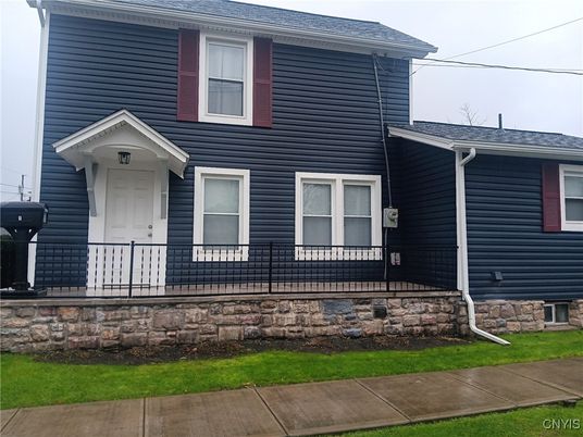 Exterior, Facade, American Foursquare