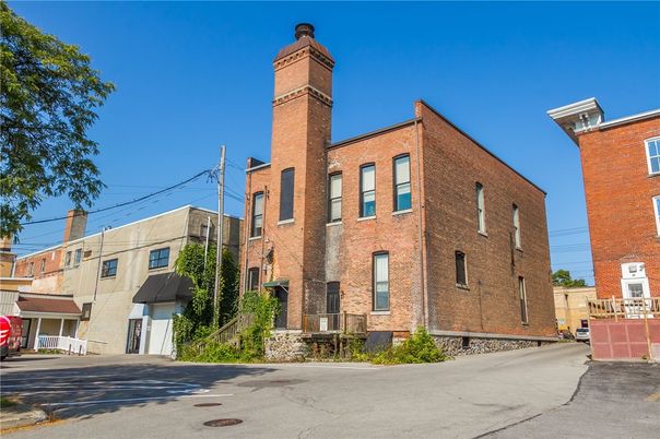 Exterior, Facade, Brick Facade, Rowhouse