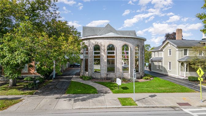 Exterior, Facade, Queen Anne Victorian