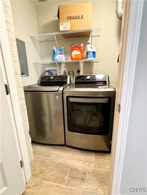Interior, Utility Closets, Washer, Wood Texture Flooring