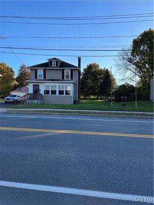 Exterior, Facade, American Foursquare