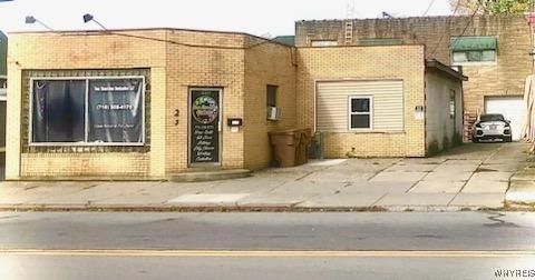 Exterior, Facade, Brick Facade, Rowhouse