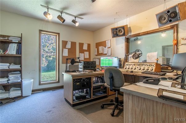 Home Office, Interior