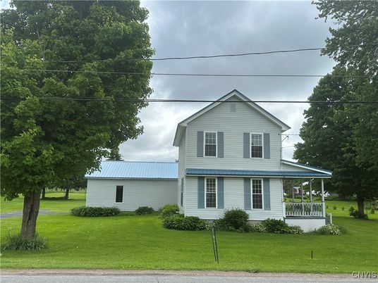 Exterior, Facade, Farmhouse