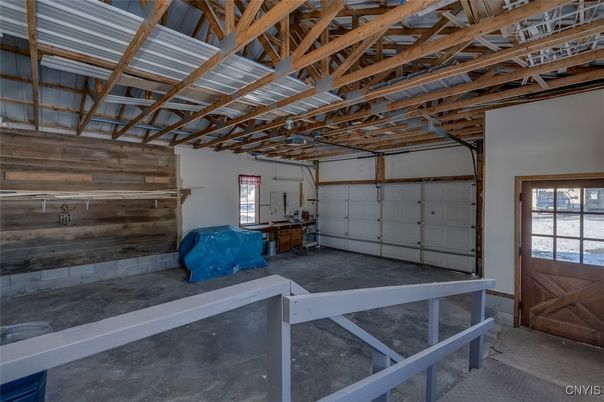 Garage, Interior, Wooden Beams