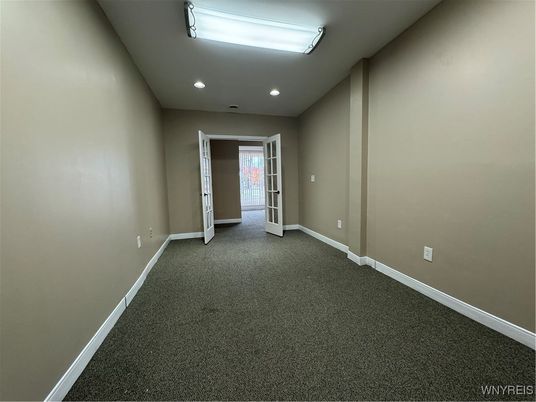 Empty room, Interior, Recessed Lighting