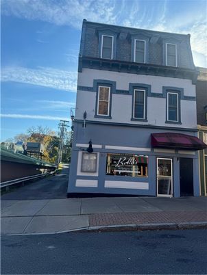 Exterior, Facade, Rowhouse