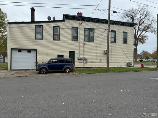 Attached, Exterior, Facade, Rowhouse