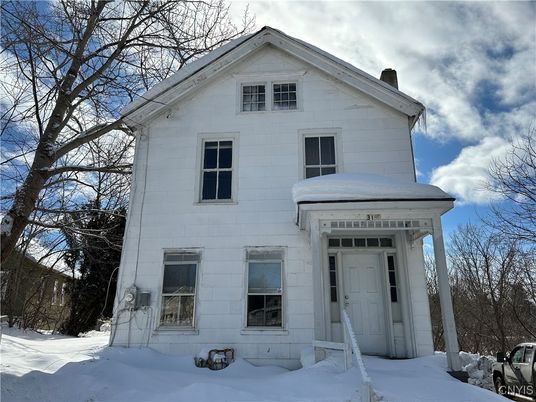 Exterior, Facade, Queen Anne Victorian