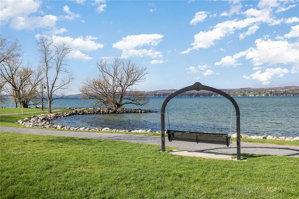 Exterior, Lake