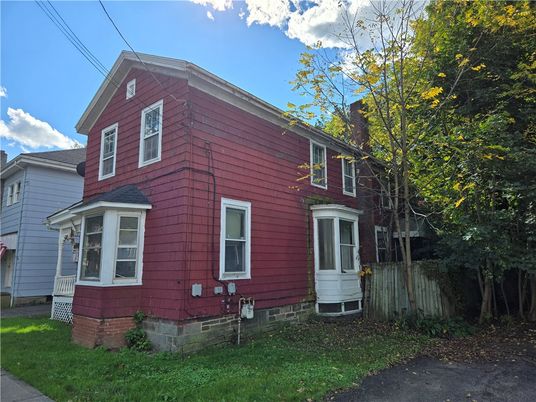 Exterior, Facade, Queen Anne Victorian