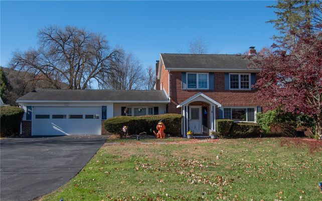 Attached, Exterior, Facade, Brick Facade, Georgian