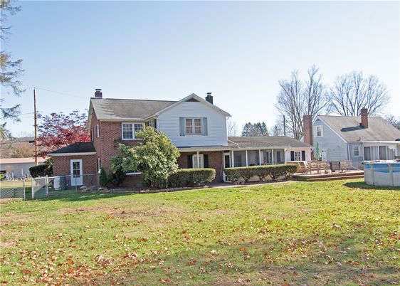 Backyard, Exterior, Facade, Brick Facade, Split Level