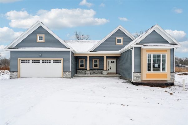 Attached, Exterior, Facade, Ranch