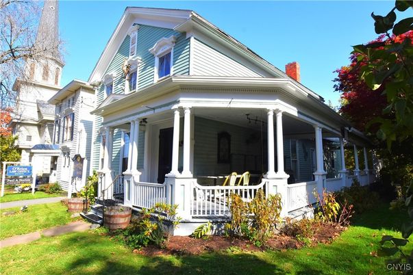 Exterior, Facade, Queen Anne Victorian